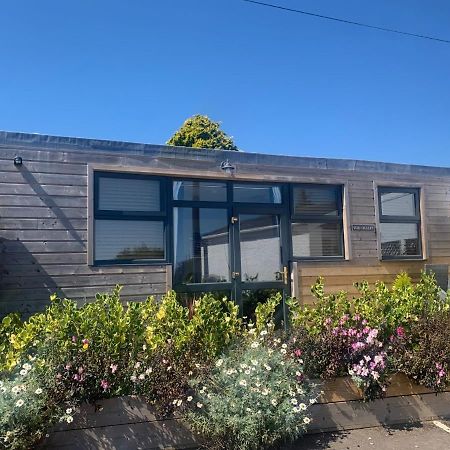 1-Bedroom Chalet With Parking On Site Looe Bagian luar foto